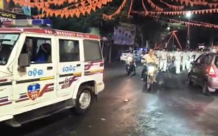 ଶ୍ରୀରାମ ନବମୀ ଉପଲକ୍ଷେ ସ୍ୱର ପୋଲିସ ତରଫରୁ ଫ୍ଲାଗ ମାର୍ଚ୍ଚ,