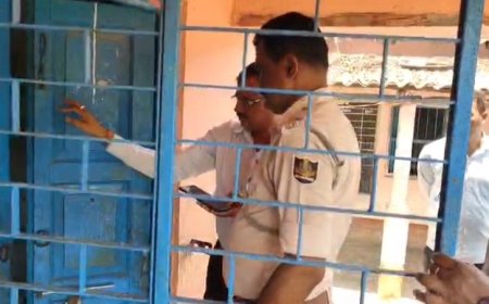 ସ୍କୁଲର କବାଟ ତାଲା ଭାଙ୍ଗି ଚୋରି, ତଦନ୍ତରେ ପୋଲିସ୍,,