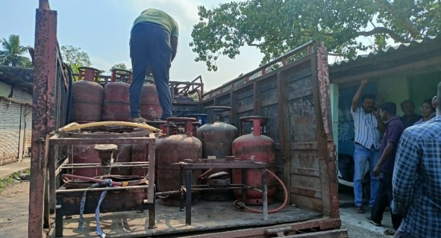 ଯୋଗାଣ ବିଭାଗ ର ସ୍ୱତନ୍ତ୍ର ଟିମ ର ଚଡାଉ, ଝାଟିଆ ମାଳ ଛକ ରୁ ବନ୍ଦ ଘରୁ ୨୧ ଗୋଟି ସିଲିଣ୍ଡର ଜବତ,,