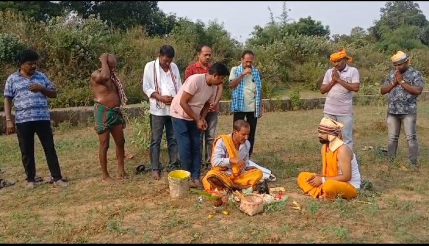 କାମାକ୍ଷାନଗର ଇନ୍ଦୁପୁର ଗ୍ରାମରେ ଅଖିମୁଠି ଅନୁକୁଳ କଲେ ସମାଜସେବି ସରୋଜକାନ୍ତ,,