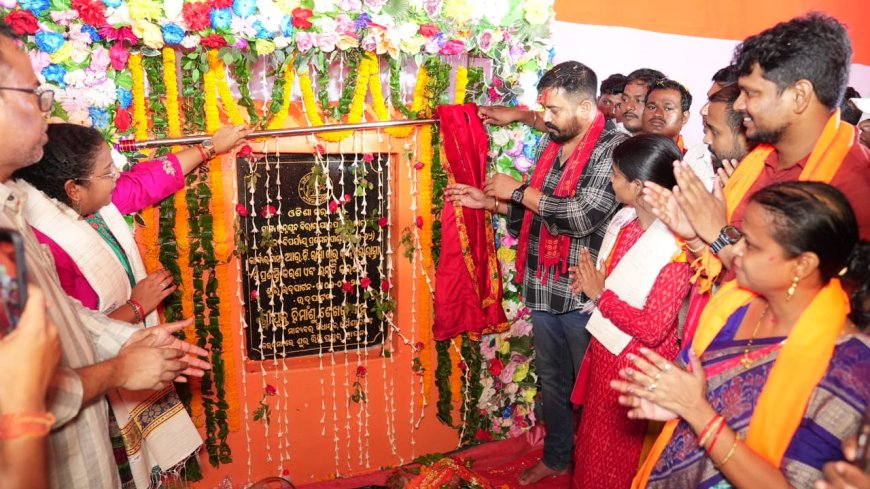 ବିଧାୟକଙ୍କ ଦ୍ୱାରା କାନପୁର ଠାରୁ ଭୁବନପୁର ପର୍ଯ୍ୟନ୍ତ ରାସ୍ତାର ଶିଳାନ୍ୟାସ,,