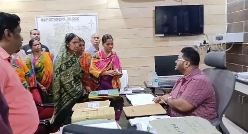 ଲାଞ୍ଚ ଦେଇ ନପାରି ପ୍ରଧାନମନ୍ତ୍ରୀ ଆବାସ ତାଲିକାରୁ ବାଦପଡ଼ିଥିବା ହିତାଧିକାରୀ ମାନେ ହିନ୍ଦୋଳ ଗୋଷ୍ଠୀ ଉନ୍ନୟନ ଅଧିକାରୀ ଙ୍କୁ କଲେ ଅଭିଯୋଗ।