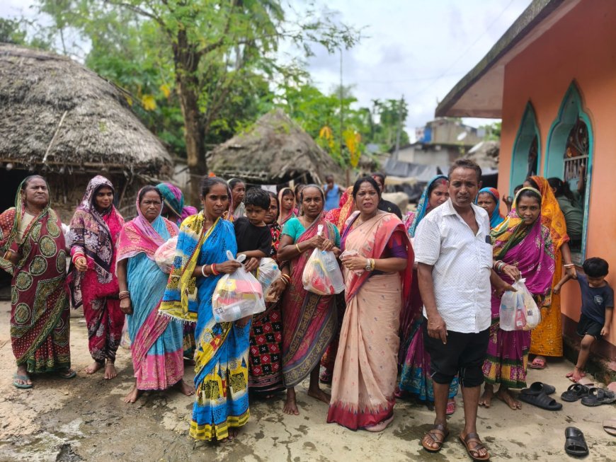 ବିଞ୍ଝାରପୁର ନିର୍ବାଚନ ମଣ୍ଡଳୀର କଂଗ୍ରେସ ନେତ୍ରୀ ଶ୍ରୀମତୀ କନକ ଲତା ମଲ୍ଲିକ ବନ୍ୟା ବିପର୍ନ ଙ୍କୁ ସହୟତା  ହାତ ବଢ଼ାଇ ଛନ୍ତି,,